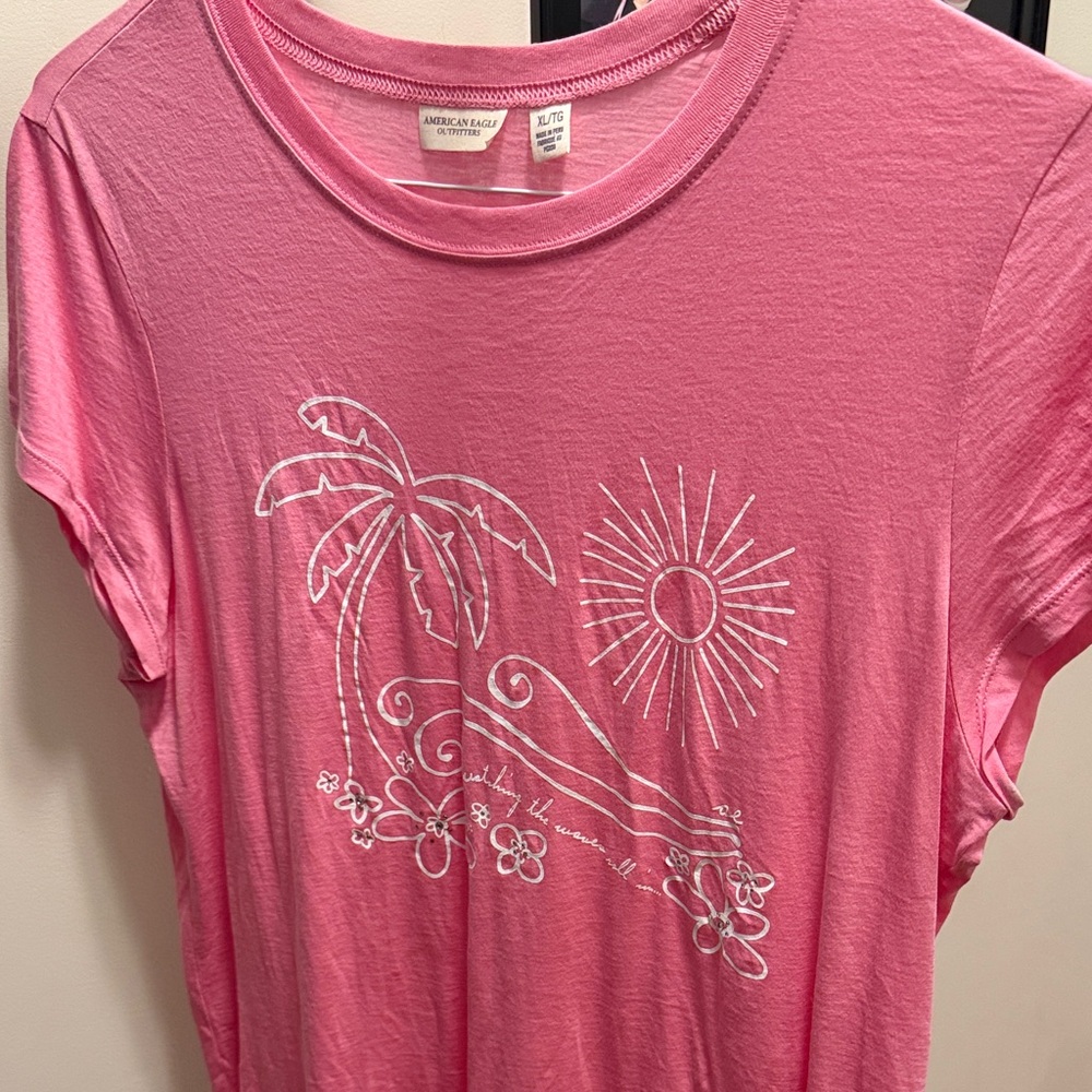 Vintage American Eagle Outfitters Pink Palm Tree Graphic Tee